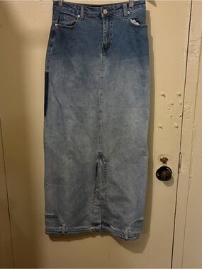 AKIRA Light Blue Straight Denim Skirt